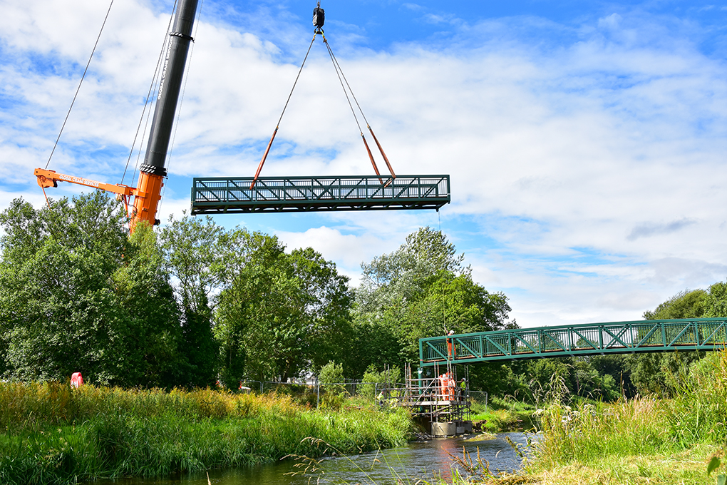 Bridge installation | Delivery & Installation | Beaver Bridges